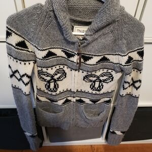 Aritzia TNA Cowichan lambswool sweater